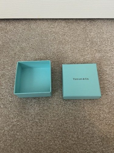 Tiffany empty box - &,