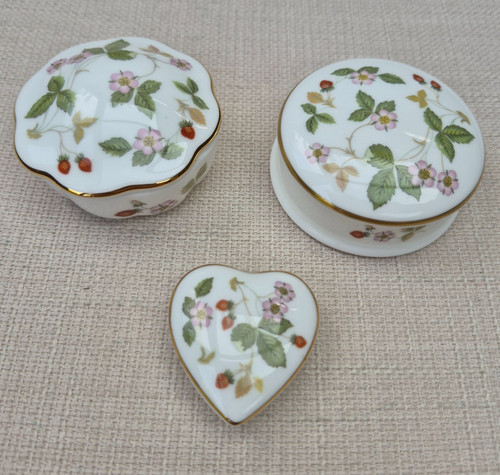 Wedgwood wild strawberry bone - wild,