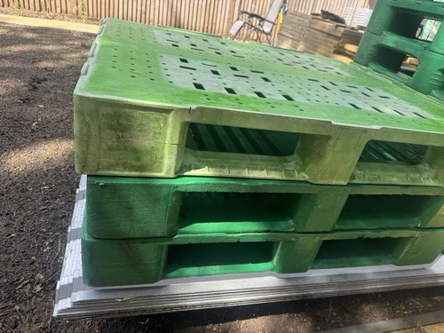 Green plastic standard - x,