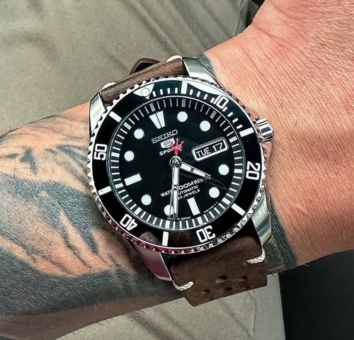 Seiko sports men black - seiko,