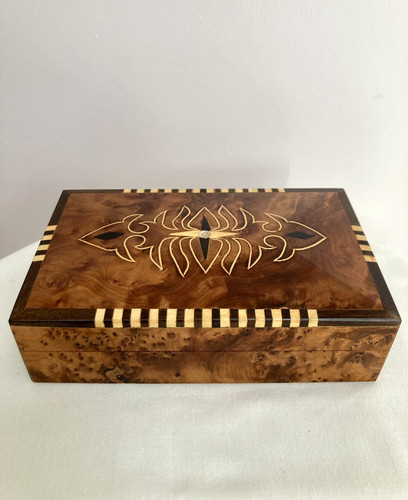 Hinged walnut box - walnut,