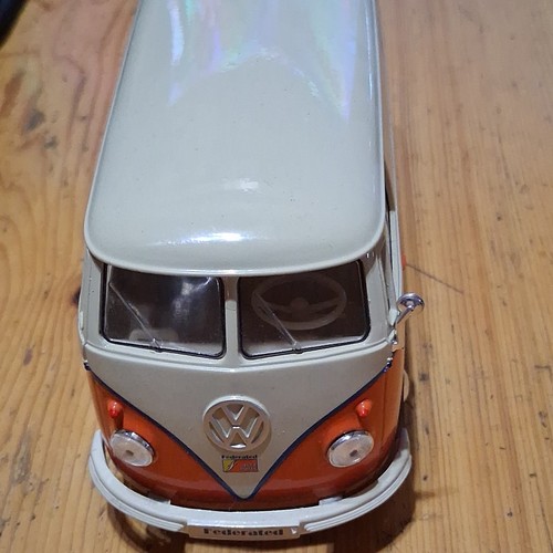 Maisto volkswagen van - 1:24,