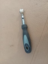 Windscreen trim tool