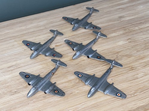 Dinky 70e gloster meteor x - 70e, 5