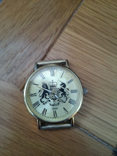 Eiger gold tone watch - gold, face
