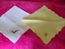 12 WHITE / YELLOW SQUARE POLYESTER FABRIC NAPKINS (EMBROIDERED LEMON SERVIETTE)