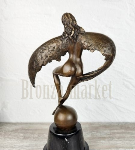 Bronze woman sculpture - bronze,