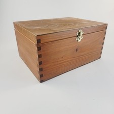 WOODEN BOX 27 x 21 x 14 cm IN