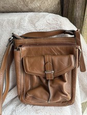 CLARKS SOFT TAN 100% LEATHER CROSS BODY SHOULDER BAG ZIP CLOSE MULTI POCKET *NEW
