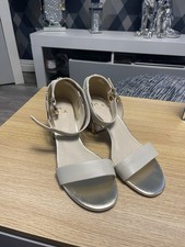 Moda in Pelle Size 8 Sandals