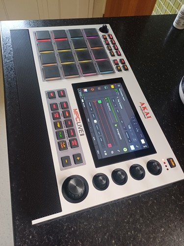 Akai mpc live - akai,