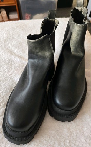 Size boots black coloured - size,