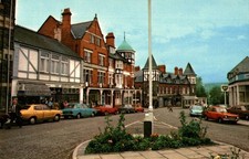 The Crescent, Llandrindod Wells : Vintage Postcard