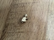 PETER STORM WHITE VINTAGE PIN BADGE  Small original