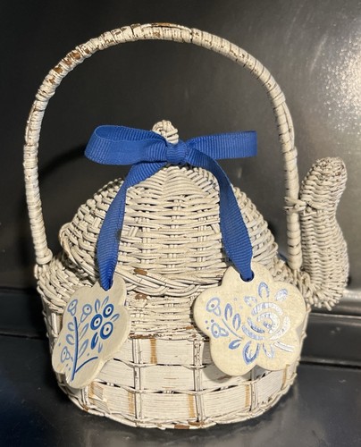 Vtg white wicker teapot - white,