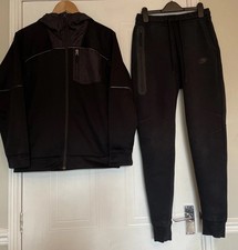 XL Youth The North Face Black Jacket & Black Nike Tech Tracksuit Bottoms