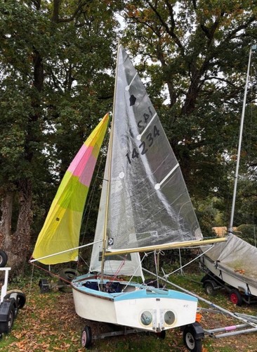 Gp14 sailing dinghy 14 - dinghy, feet