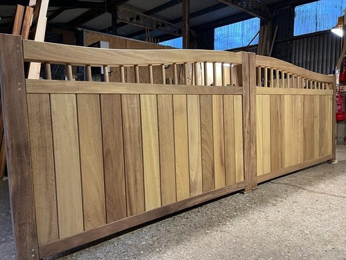 Hardwood gates driveway - hardwood,
