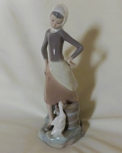 Lladro girl with milk - "girl, pail"