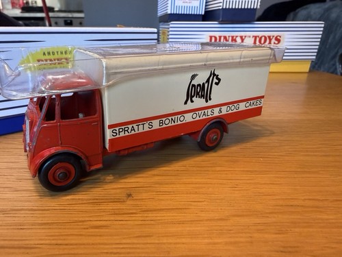 Dinky 917 guy - 917, van
