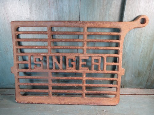 Pedal grid advertising singer - pedal,