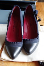 LANVIN CLASSIC NAVY/BLACK LADIES PUMPS, SIZE 37/UK4