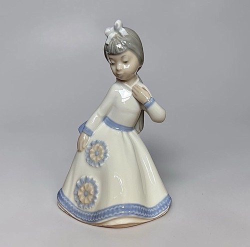 Vintage nao lladro girl in - vintage,