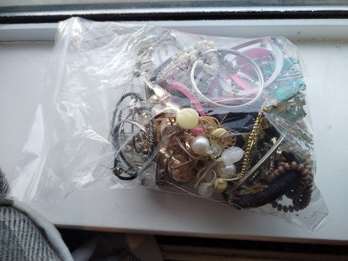 Job lot broken jewellery - job,