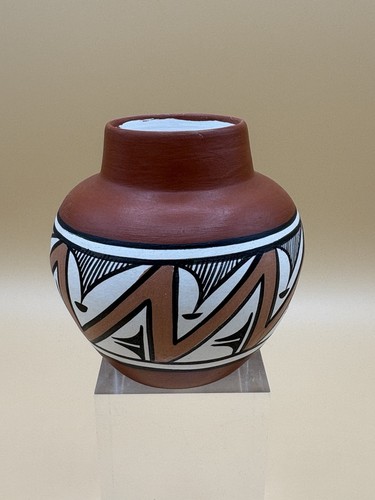 Navajo pottery signed - navajo,