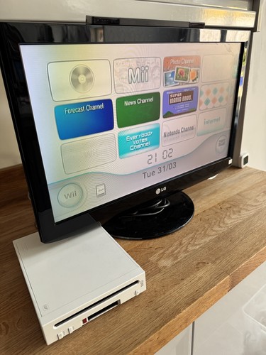 Nintendo wii white console - white,