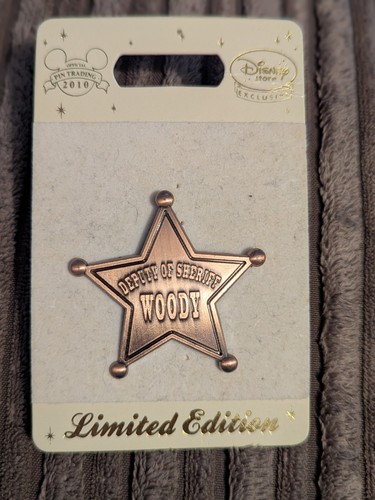 Disney store exclusive pin - exclusive,