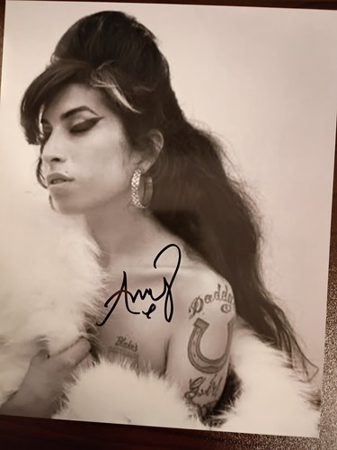 Amy winehouse signed - amy,