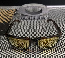 OAKLEY HOLBROOK S/W | BROWN