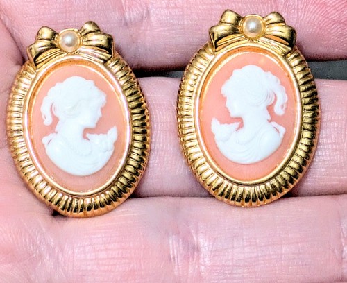 Vintage oval cameo clip - oval,