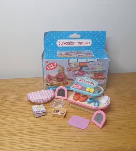 Sylvanian families village - families,