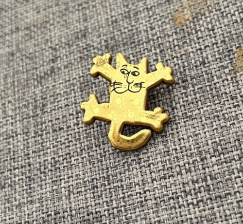 Gold cool cat badge - gold,
