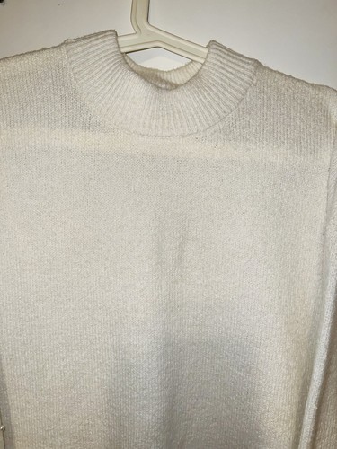 White jumper with pearl