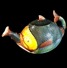 SUPERB 19th. CENTURY FRENCH MAJOLICA ( SARREGUEMINES ) 'FISH EATING FISH' TEAPOT