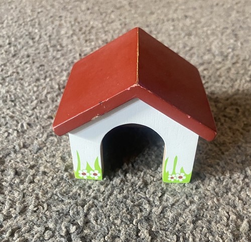 Small wooden dog kennel - small,