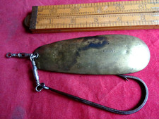 A RARE VINTAGE 5" (BODY LENGTH) HARDY "INDIAN SPOON" LURE