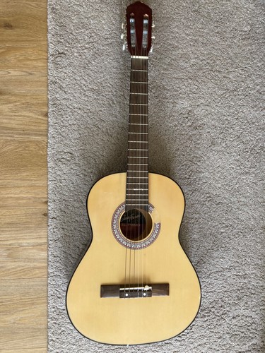 Acoustic guitar used - 3/4,