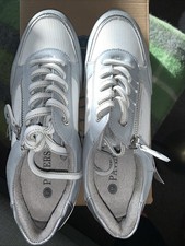 BNIB PAVERS LIGHT BLUE