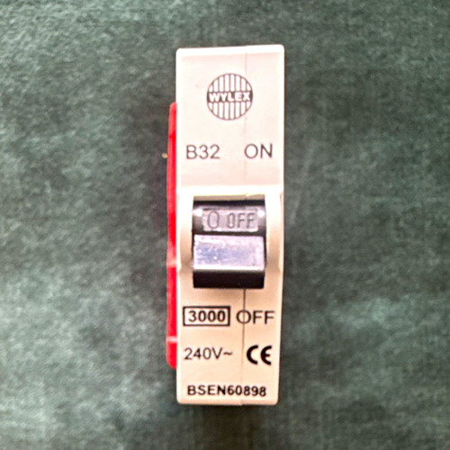 Wylex b32 32a 240v - 240v, ac