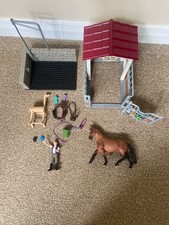 Schleich Stable and Wash Area Set - Used but in very good condition 