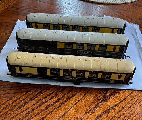 Tri ang gauge pullman coach - oo,