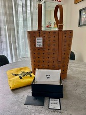 MCM AREN COGNAC LOGO PRINTED TOTE BAG MATCHING MONOGRAM PRINT ZIP AROUND WALLET.