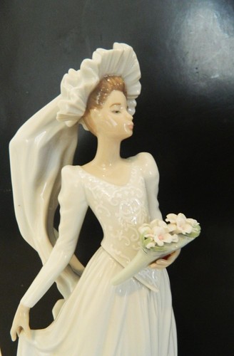 Lladro 5903 down the aile - the,