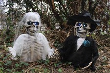 SKELETON BRIDE AND GROOM PROP GROUND BREAKING LIGHT UP HALLOWEEN DECORATION