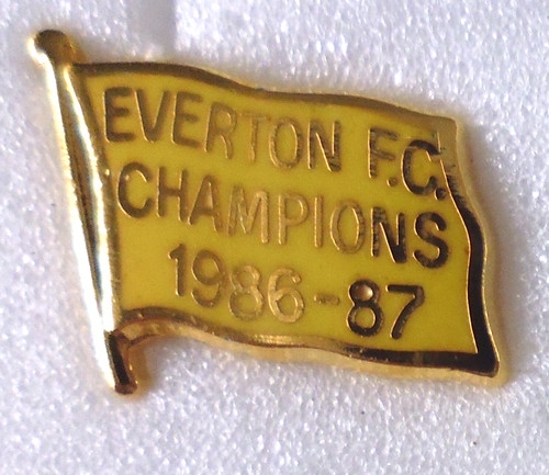 Everton football enamel pin - football,