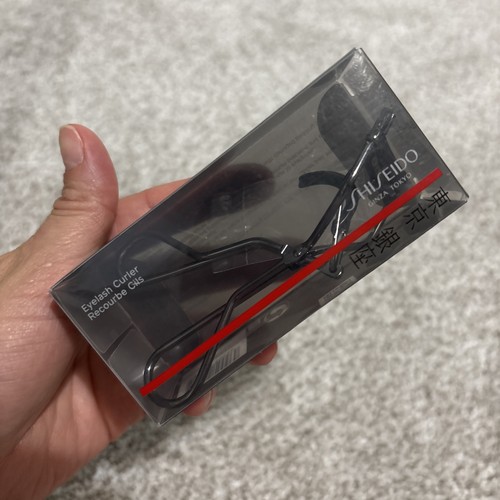 Shiseido eyelash curler - curler,